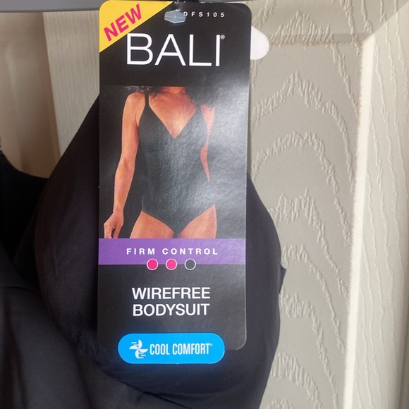 Bali NWT Black Firm Control Removable Pads Wirefree Bodysuit Size large - Picture 10 of 12